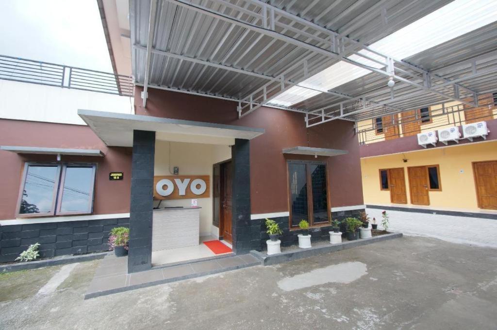 Oyo 347 Bayang Brothers Guest House Maguwo Ngoại thất bức ảnh