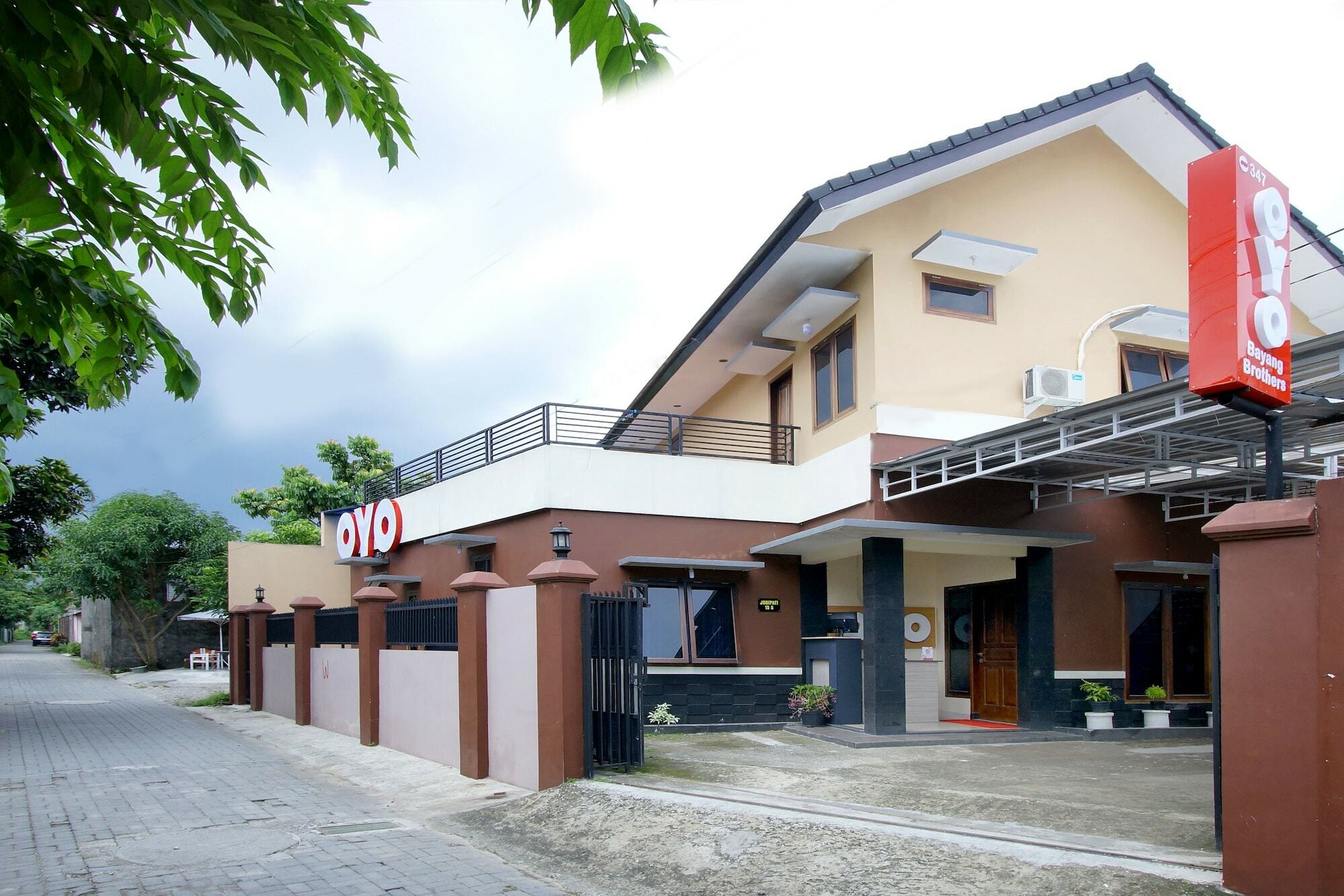 Oyo 347 Bayang Brothers Guest House Yogyakarta Ngoại thất bức ảnh